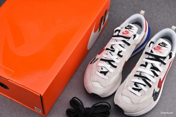 Royal Fuchsia Game Nike CV1363-100 sacai Vaporwaffle  Sport 1112